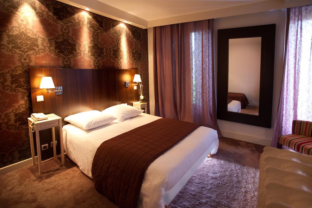Hotel Les Negociants Valence  Bagian luar foto