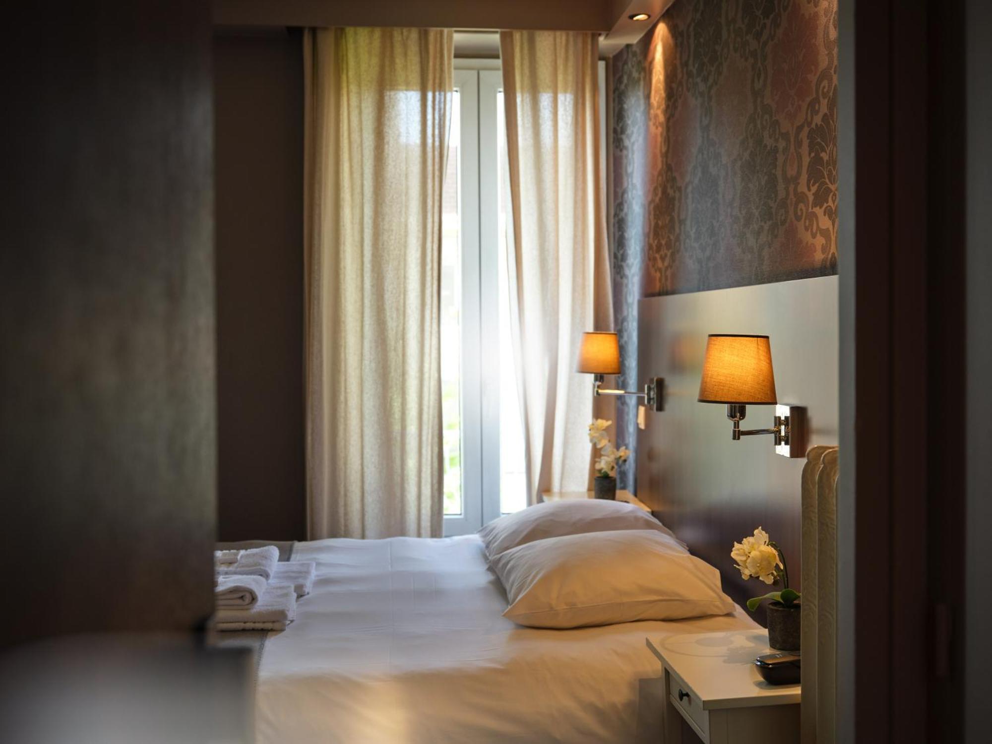Hotel Les Negociants Valence  Bagian luar foto