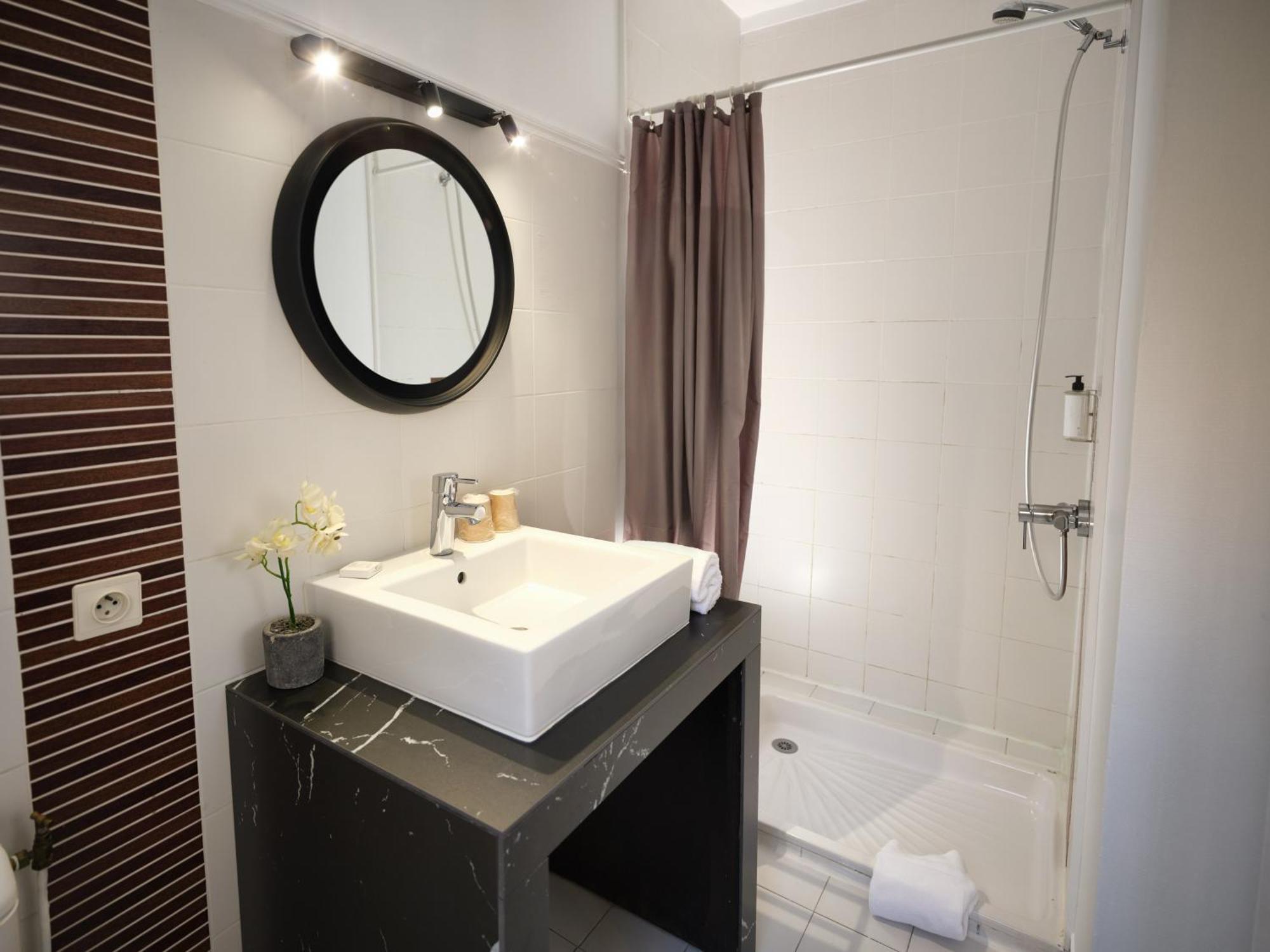 Hotel Les Negociants Valence  Bagian luar foto